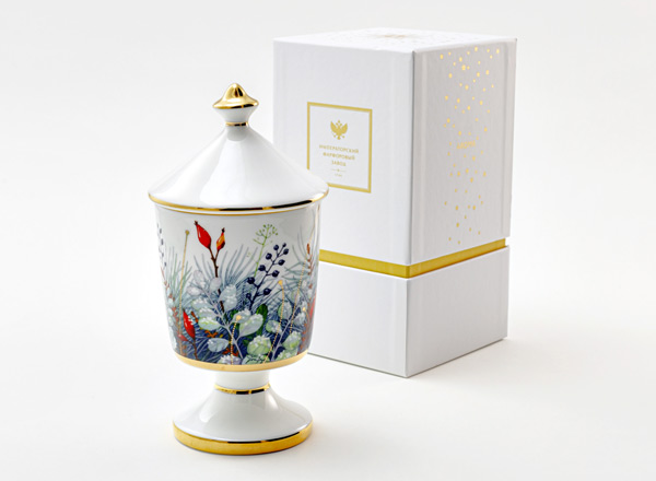 Свеча ароматическая в фарфоровом подсвечнике Загадочный лес Календа белый