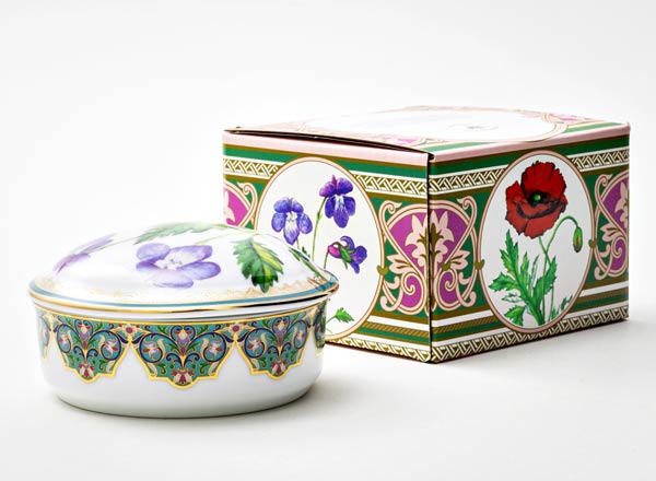 Туалетная коробочка в подарочной коробке Цветы и ягоды России. Фиалка надрезанная Круглая