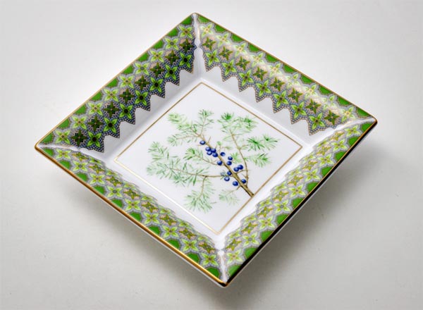 Подставка для мелочи в подарочной коробке Цветы и ягоды России. Можжевельник ароматный Квадратная