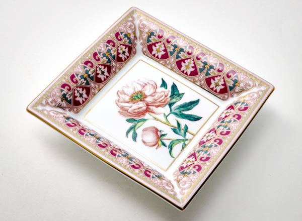 Подставка для мелочи в подарочной коробке Цветы и ягоды России. Дивный пион Квадратная