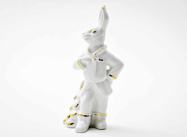 Скульптура Заяц с елкой Золотая елочка