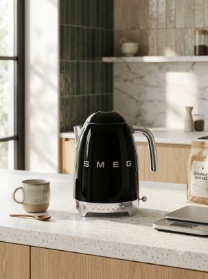 Электрический чайник с регулируемой температурой SMEG KLF04BLEU, цвет черный глянцевый