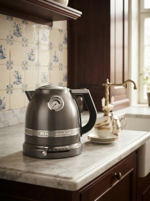 Электрический чайник KitchenAid Artisan 5KEK1522EMS 1.5л, Серебряный медальон, двойные стенки