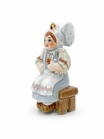 Елочная игрушка «Двенадцать месяцев. Дочка» Фарфор. 40 x 90 мм.