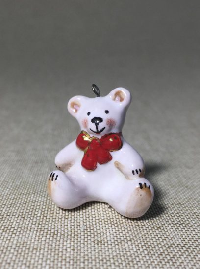 Елочная игрушка «Мишка» Майолика. 25 x 30 мм.