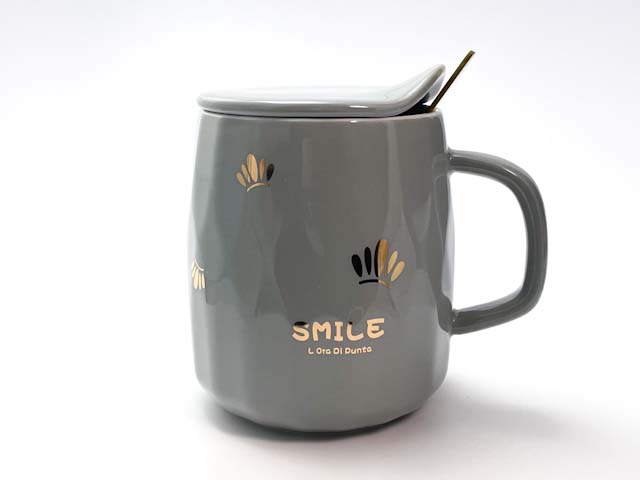 Кружка с крышкой и ложкой «SMILE» Форма: Royal Classics. Керамика. 440 мл.