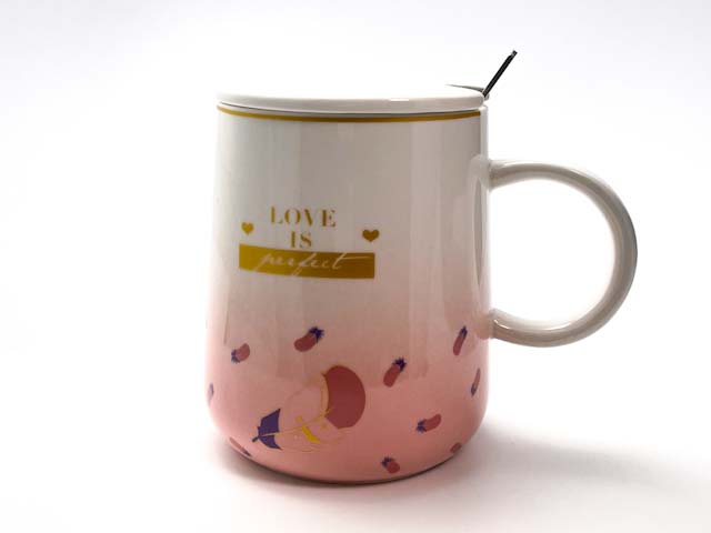 Кружка с крышкой и ложкой «Love is perfect (бело-розовая)» Форма: Royal Classics. Керамика. 530 мл.