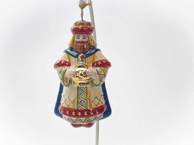Елочная игрушка «Волхв Мельхиор» Форма: Волхв Мельхиор. Майолика. 54 x 95 мм.