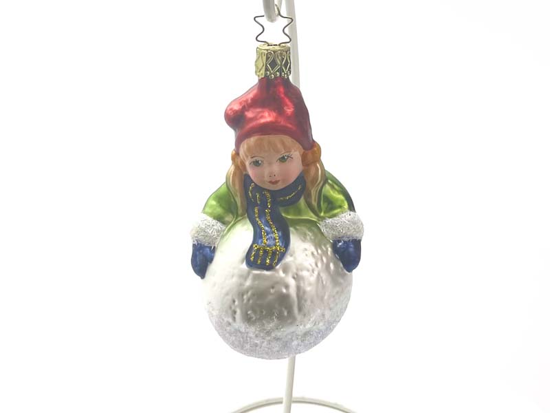 Елочная игрушка «Зимние забавы. Девочка со снежком» Стекло. 60 x 117 мм.